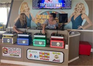 Lakefront Mansion on 10 Acres - Sleeps 15-45 - 5