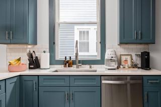 8 min to Lucas Oil Stadium | New, Modern Retreat - Indianápolis - 1