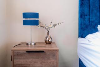 Stylist and Cosy 1 bed Apartment LongStay Parking Sleeps 3 WiFi - 8