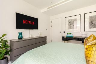 3 Bed London Dock Premium Aprt with AC - Sleeps 6 - 5