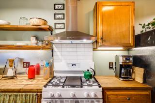 Ski, Swim, Relax Old-Fashioned Poconos Getaway - 1