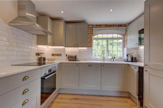 The Bolt House - 9