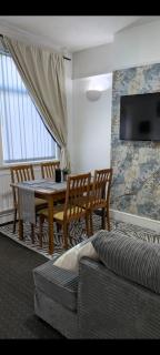 Kettering Town Vacations Free WiFi & Long stay with Shared Bathroom, lounge & kitchen Double & Single rooms available - Kettering - 7