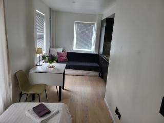 Apartment - Sleeps 3 & Great Location - 7