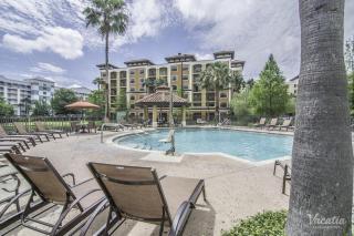 Pool view Condo near all Parks - 4