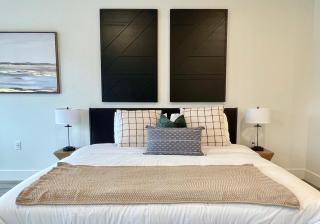 Elevator-Downtown View-Garage-King Bed-Laundry - 9