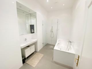 Modern, Bright, Spacious 3-Room-Apartment in a Nice Area of Vienna - 9