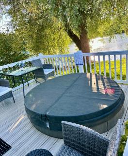 The Lakeside21 Caravan 8 berth with Hot tub at Tattershall Lakes - 0