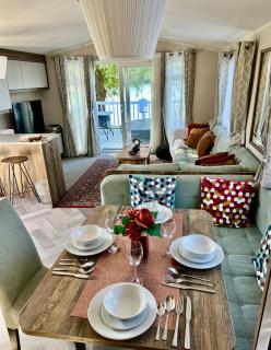 The Lakeside21 Caravan 8 berth with Hot tub at Tattershall Lakes - 6