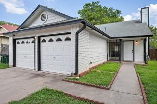 Urban Pad - 6 min to The Domain, 8 min Q2 - 2