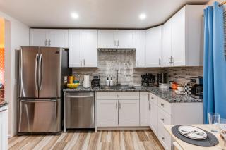 Stylish House with Hot Tub, Fire Pit Pool table near Denver - 2