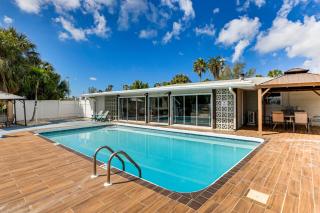 Furnished Sunroom with TV! Canal-Front Bradenton Gem - 0