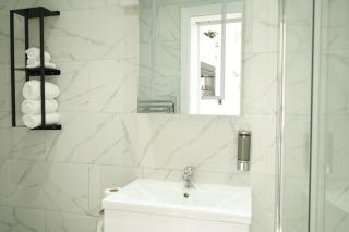 Concept Room 4 Deluxe Double Enfield Town - 4