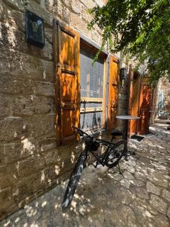 Dar Asmat Batroun Charming 3-Bedroom Stone Home Steps from Old Town & Beach - 4