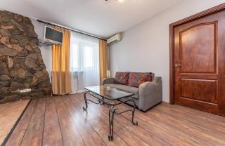 Apartment by the Dnipro Riverfront in Historic Podil - 6