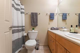 Spacious Downtown Loft Bunkbeds 2 TVs Gym - 6