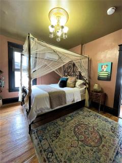 Historic Casa Mina 1br Near Downtown W Parking - 0