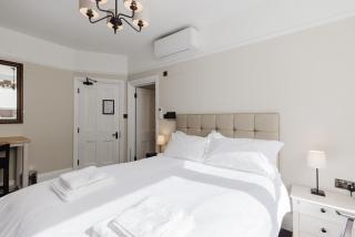 Grace's Guesthouse Room 5 - 5