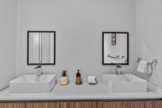 Comfort and design in a green oasis near the beach - 1