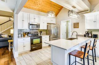Patio and Yard Family Home 12 Mi to ATandT Stadium! - 7