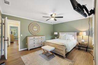 Stylish 2BR Townhome Near Bradley Beach Pool - 0