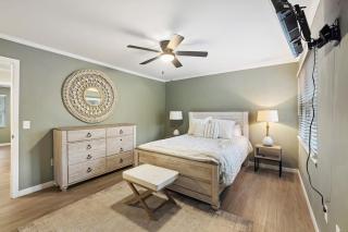 Stylish 2BR Townhome Near Bradley Beach Pool - 8