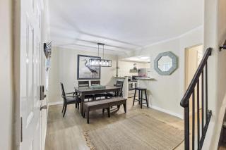 Stylish 2BR Townhome Near Bradley Beach Pool - 2