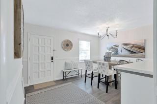 Central Hilton Head Retreat 2BR Near Beaches - 4