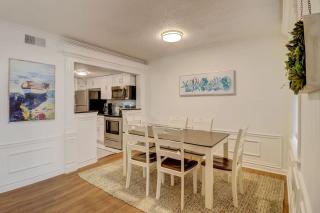 Family-Friendly 2BR Home w Sofa Bed – Hilton Head - 3