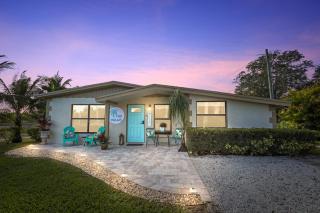 Nautical 3-Bedroom Hideaway only 10min to the Beach! - 0