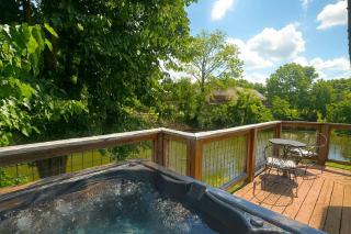 Skinny Dippin'-Cozy Riverfront Log Cabin Free Tickets & Easy Parkway Access - 0