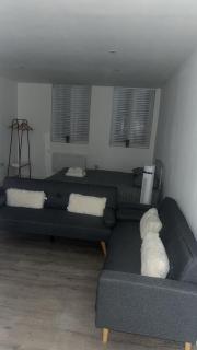 Bright Studio Near Kew Gardens & Heathrow - 0