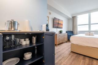 Cozy Grove Stay Free Parking Pool Access Walk to Cafes and Parks - 4