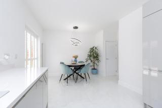 Detached Modern 3 Bedroom House - 5
