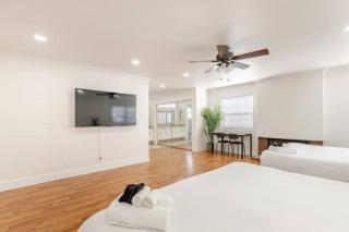 CA3 House Spacious SoCal Home for Groups - 1
