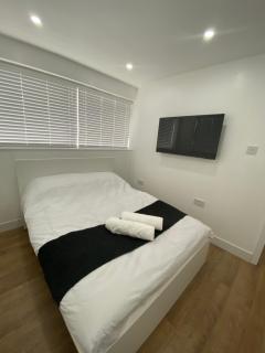 Modern en-suite rooms Luton air port - 8