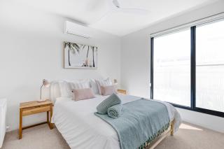 Colite Luxury Barwon Heads Sleeps 8 Rooftop deck 2 minute walk to the main shops river and parks - 2