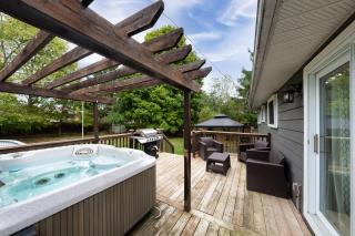 Charming 3-Bed House with Hot Tub close to Downtown - 6