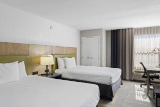 GreenTree Inn & Suites Phoenix Sky Harbor - 9