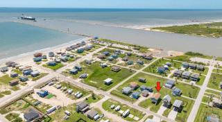 Sweet Caroline by the Coast - Short Walk to the Beach or Jetty Park - 8