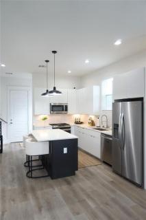 The Margarita House - Modern 2BR Near Downtown - 4