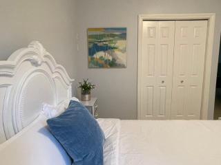 Peaceful & Cozy Retreat by the Park - 1