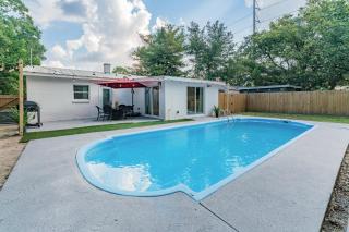Seminole Heights Pool Retreat - 2