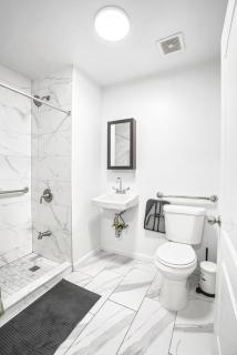 Homelike suites in the heart of China Town - 8