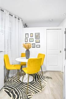 Homelike suites in the heart of China Town - 6