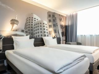 Novotel Duesseldorf Airport - 1