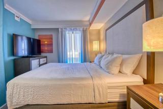 Luxury 3-Bedroom Oceanfront at Grand Cayman Resort - 6