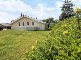 4 star holiday home in FRIEDRICHKOOG - 3