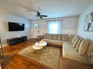 Charming 3 BDRM in Charlotte - 1 mile to Uptown - 0