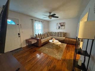 Charming 3 BDRM in Charlotte - 1 mile to Uptown - 1